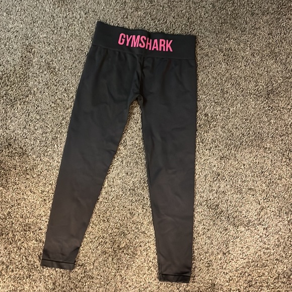 Gymshark grey and pink crop leggings - Picture 2 of 2